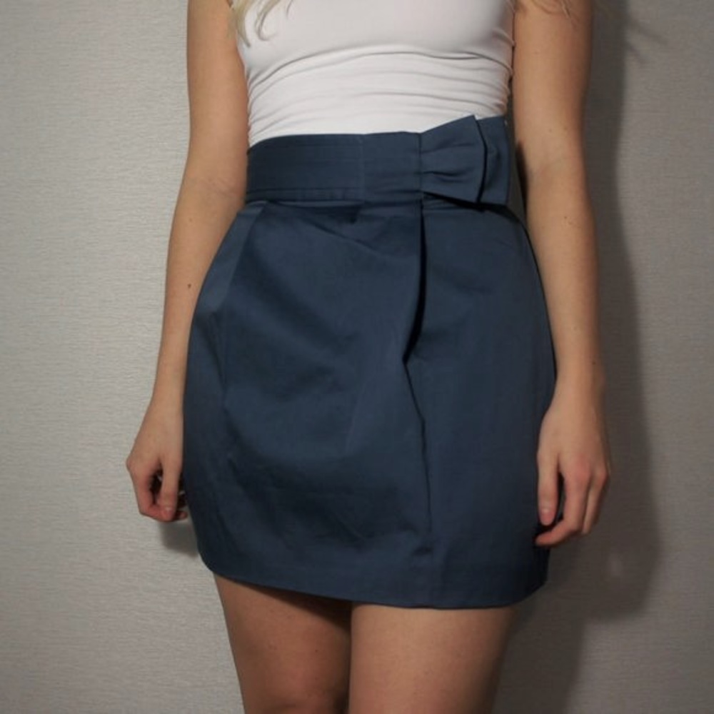 NWOT - BCBG Max Azria Black Satin Mila Pleated Tupip Skirt W/ Bow & Pockets